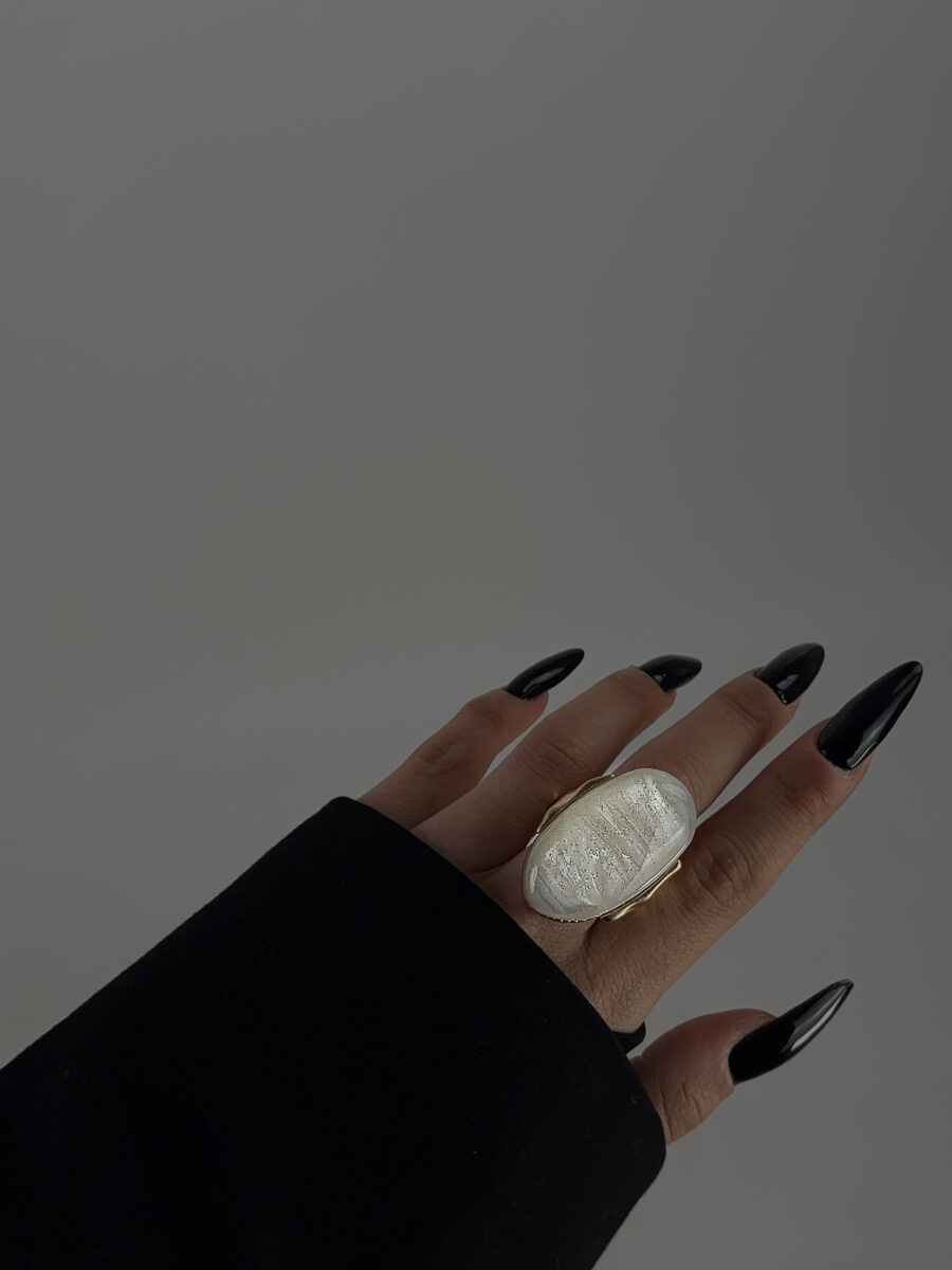 Anello White Stone