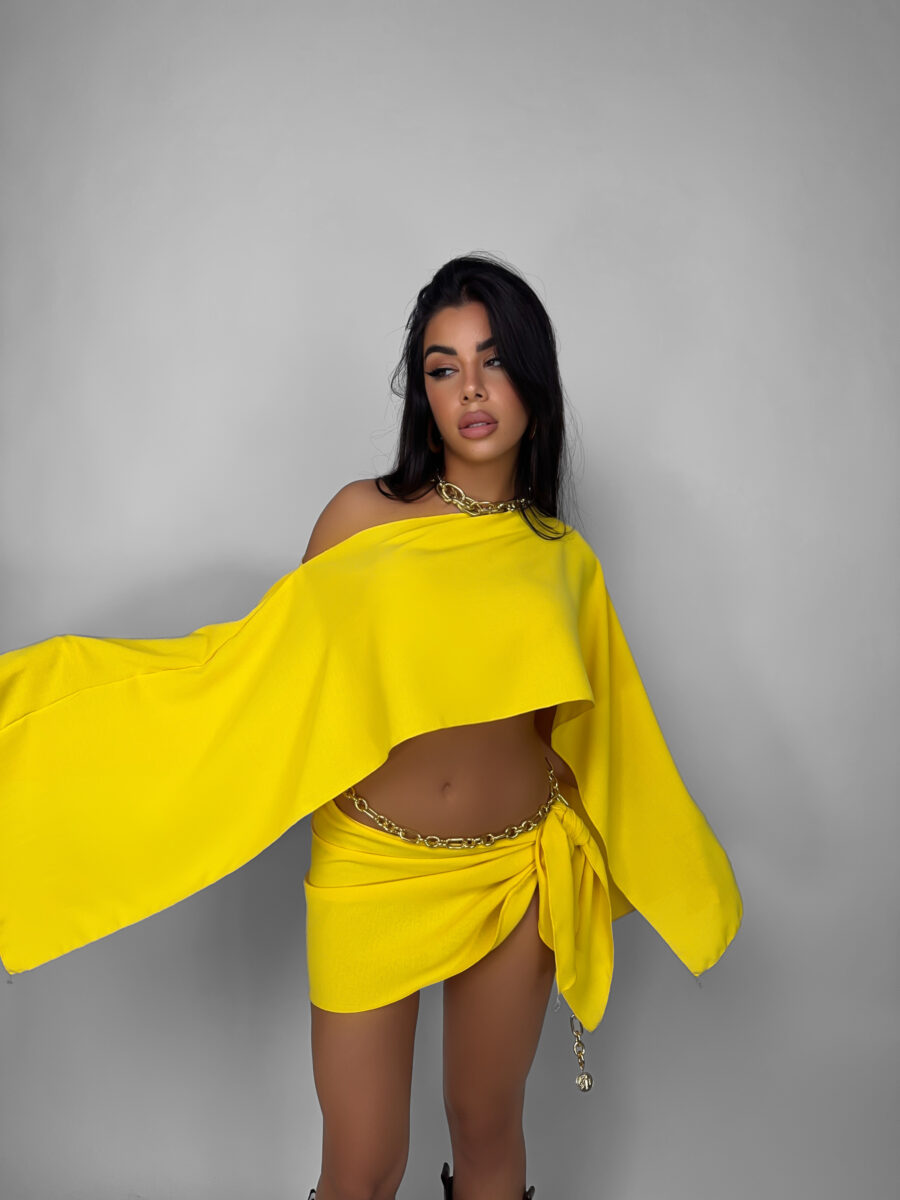 Completo Hit Me Baby - Yellow